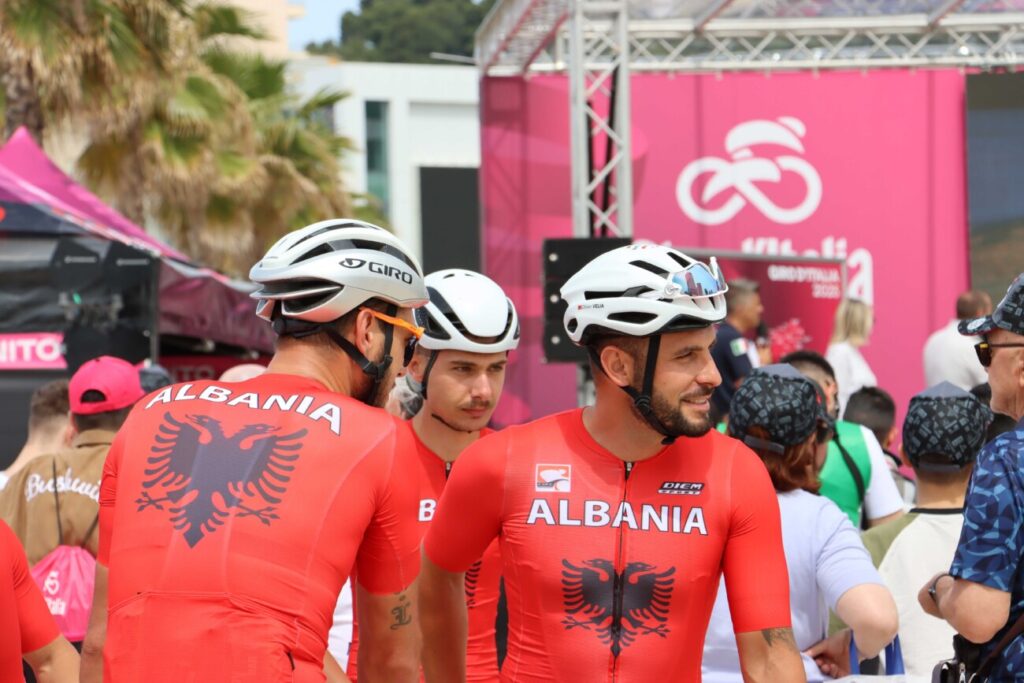 Ekipet shqiptare u bashkuan me "Giro d’Italia". Foto: Media Amfora