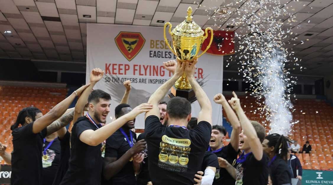 Momenti i shpalljes kampion të "Besëlidhja Basket". Foto Media Amfora