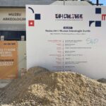 Tabela e punimeve të Muzeut Arkeologjik Kombëtar Durrës. Foto: Media Amfora