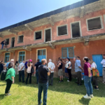 Aktivistët dhe ish-të burgosurit politikë gjatë protestës në Burgun e Spaçit. Foto Sidorela Vatnikaj, "Facebook"