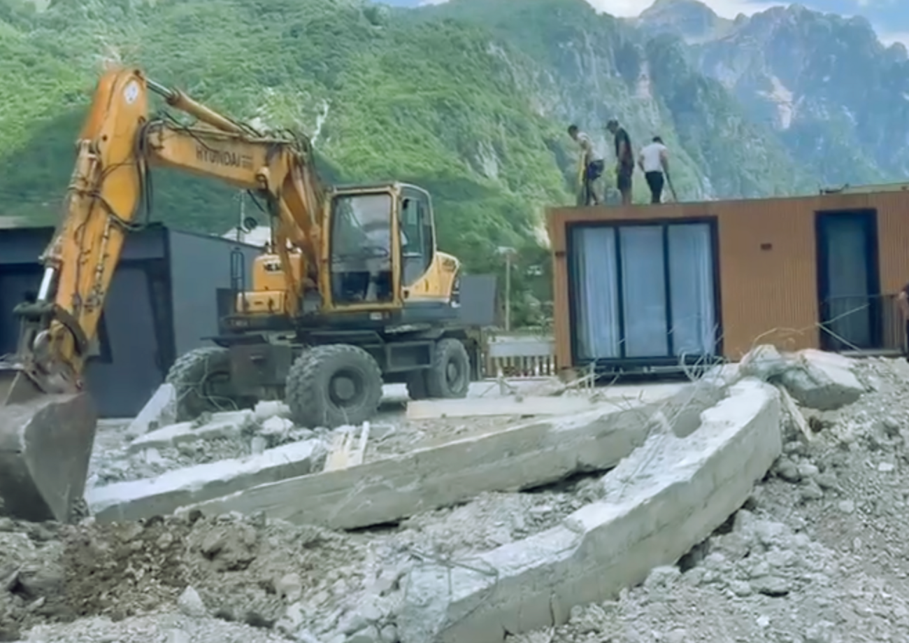 Pjesë nga video e shpërndarë në "Facebook" nga kryeministri Edi Rama pas nisjes së aksionit