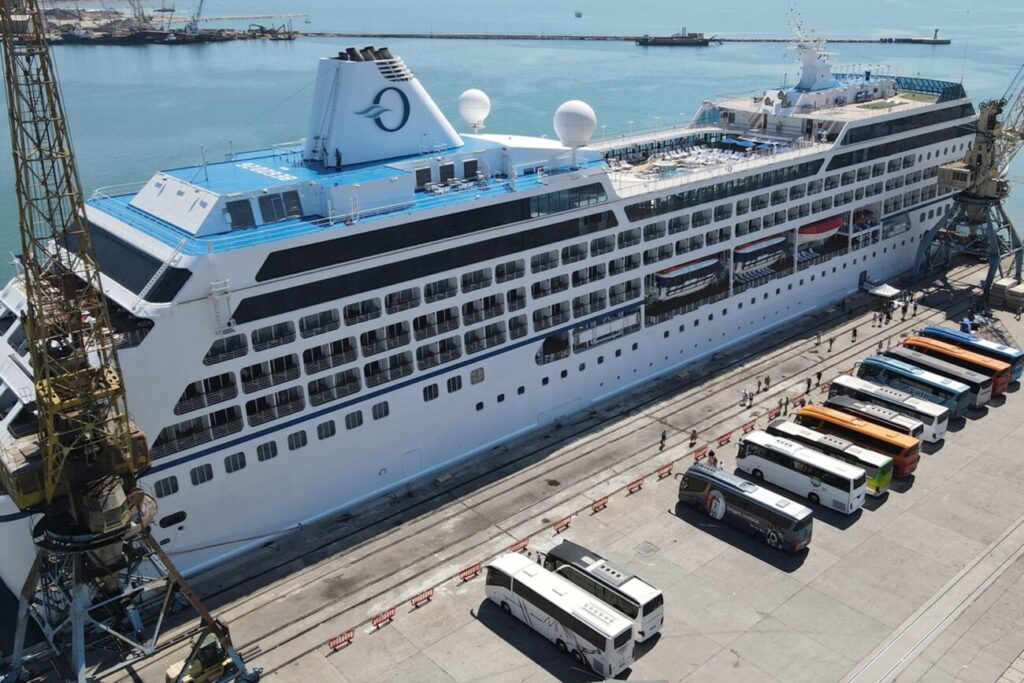 Kroçera “Nautica” gjatë ndalesës në Durrës. Foto: Autoritet Portual Durrës
