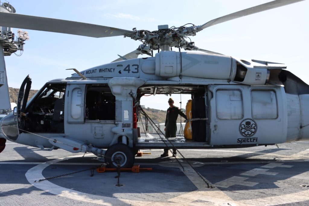 Helikopteri MH-60S Seahawk shërben për operacionet dhe ushtrimet rutinë. Foto Media Amfora