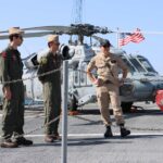 ", Colin Price dhe aviatorët në kuvertën e saj. Foto Media Amfora