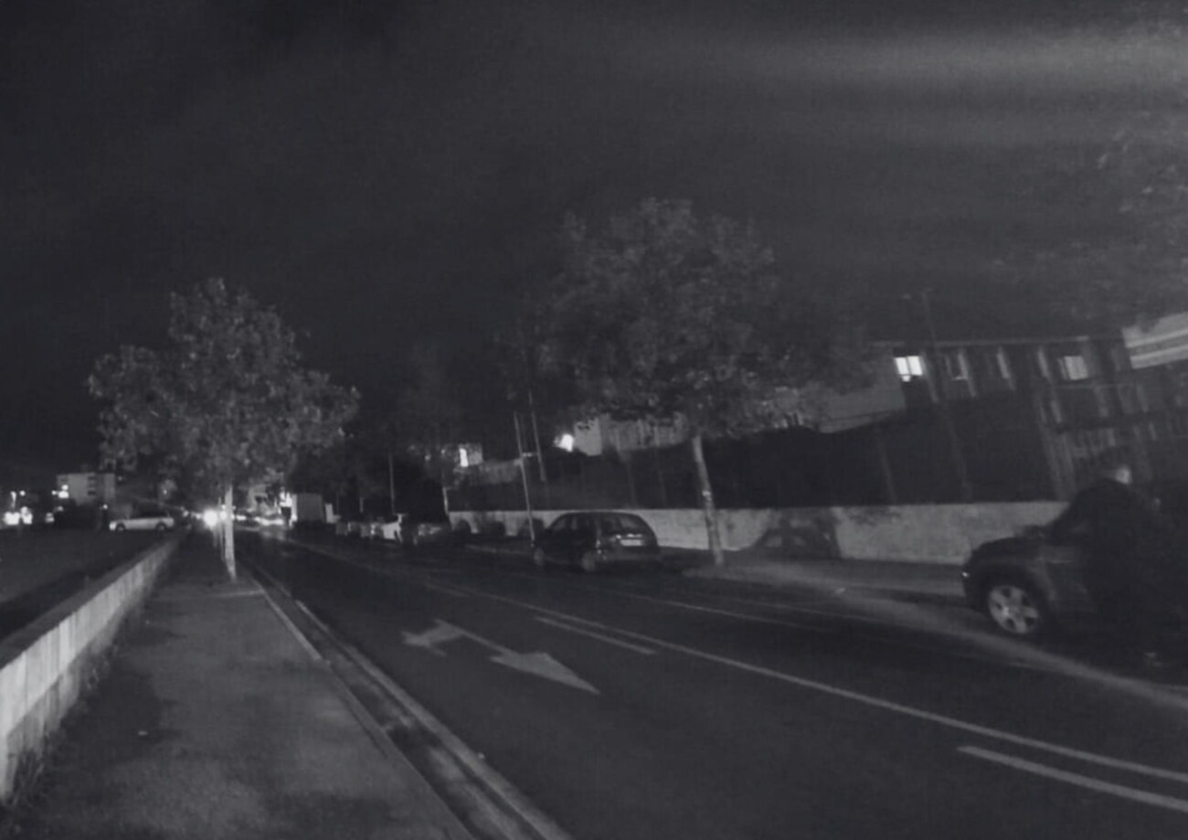 Rruga Mujo Ulqinaku, pranë Stadiumit Niko Dovana. Foto Media Amfora