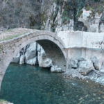 Pamje nga ndërtimi i paligjshëm tek "Ura e Vashës". Foto kortezie nga Policia e Shtetit