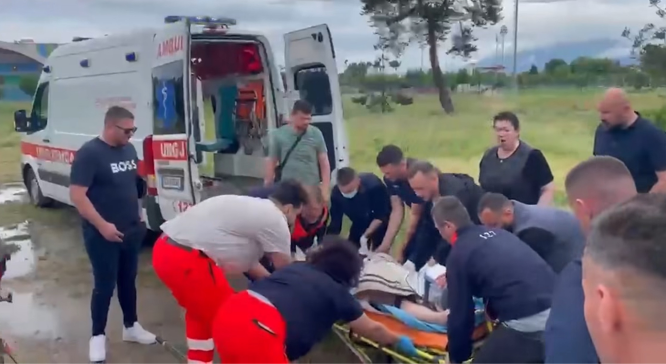 Screenshot nga video e Policisë së Shtetit, kur transportohet efektivi i plagosur