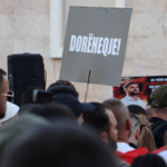 Për të 20-ën ditë me radhë protestuesit kërkojnë dorëheqjen e kryeministrit Rama. Foto: Media Amfora