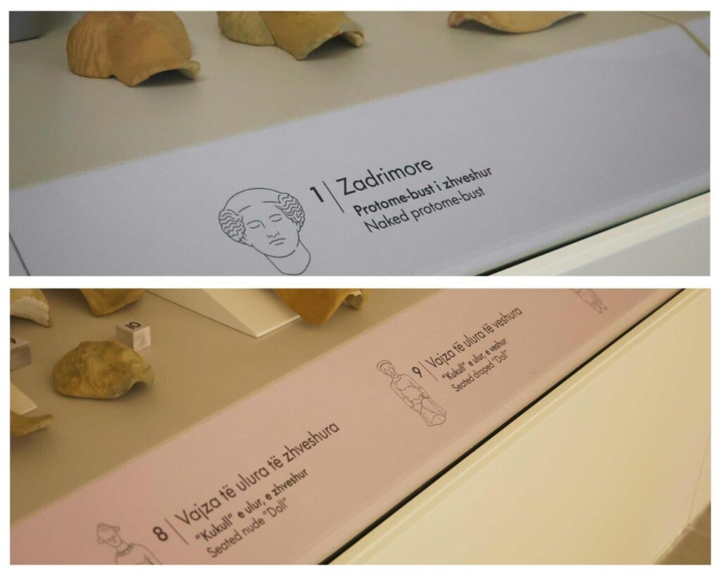 Përshkrimet në vitrinën e Artemisionit. Foto: Media Amfora