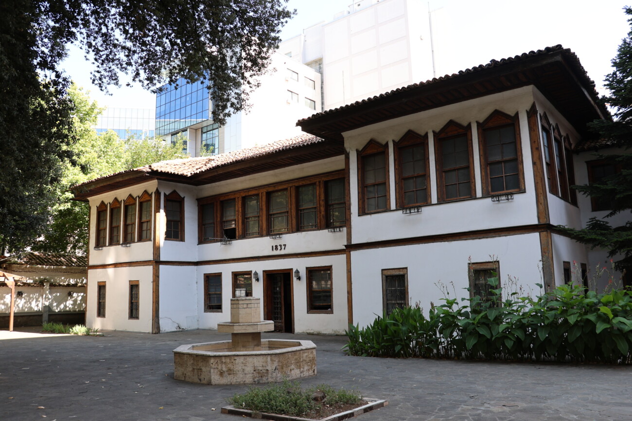 Fasada kryesore e Sarajeve të Toptanëve. Foto: Media Amfora