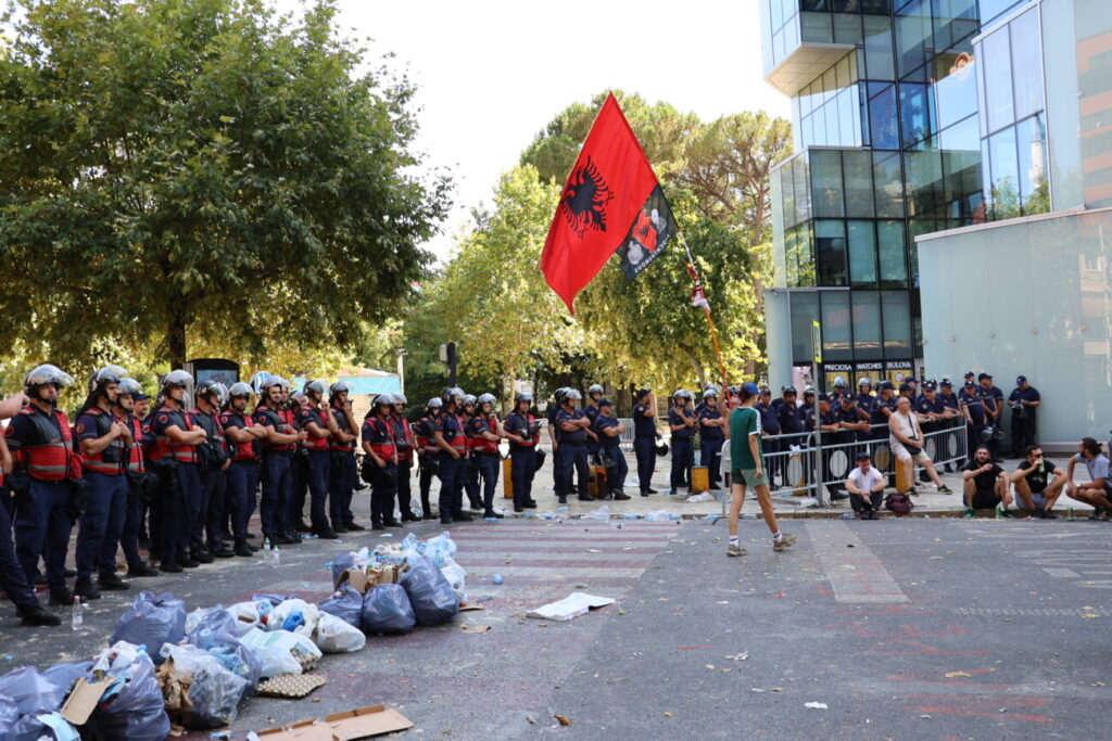 Policia gjatë protestës. Foto: Media Amfora